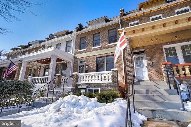 Building Photo - 249 11th St SE