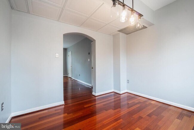 Building Photo - 1713 N Troy St