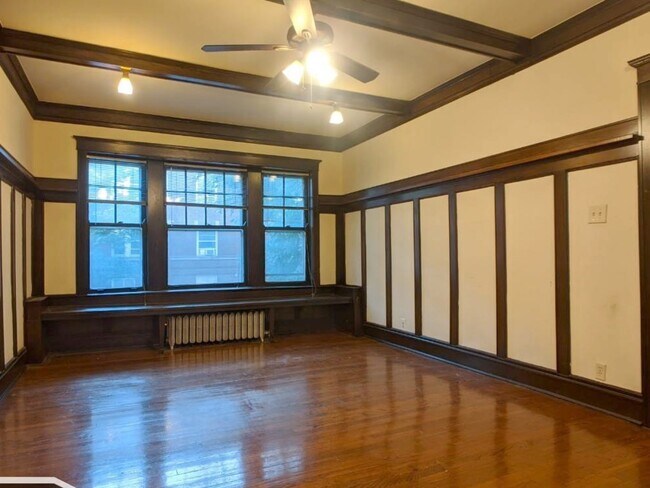 Building Photo - 2825 W Logan Blvd