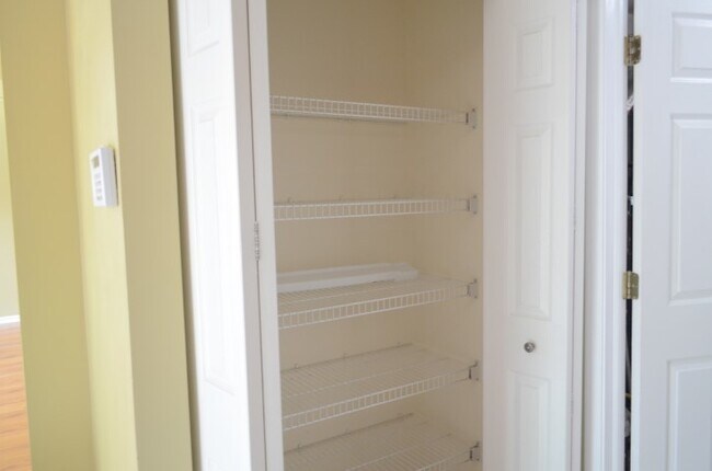 Building Photo - 389 Bloomfield Ct