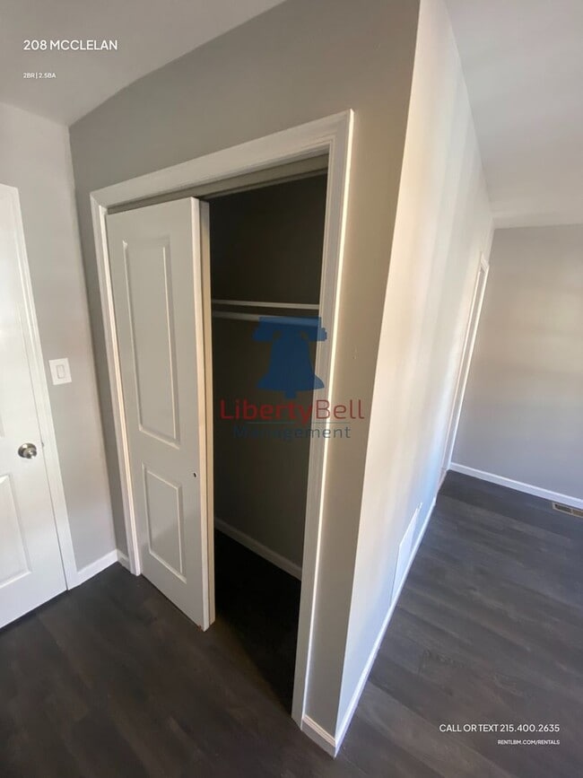 Building Photo - 208 McClellan St
