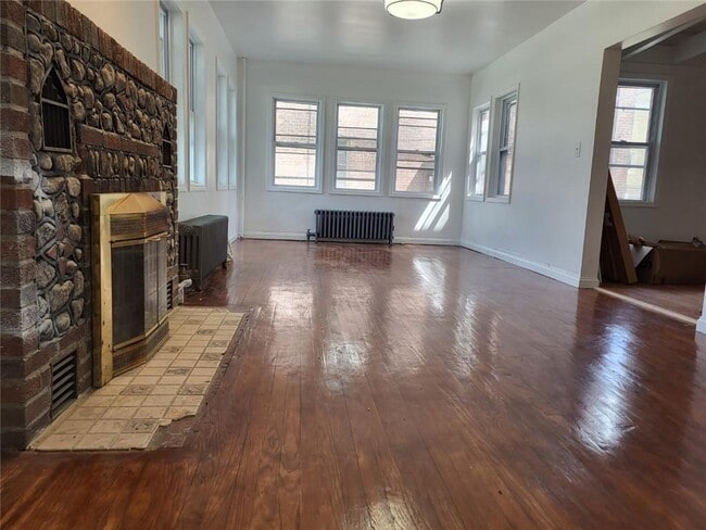 Building Photo - 108 Grand Ave