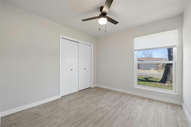 Building Photo - 1400 Bellmar Dr