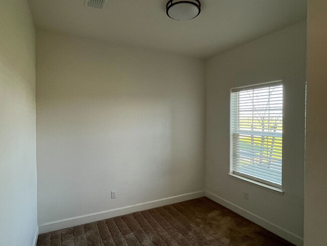 Building Photo - Discover Your Dream Home in Merced – Comfo...