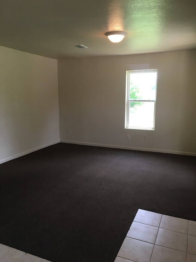 Building Photo - Section 8 only