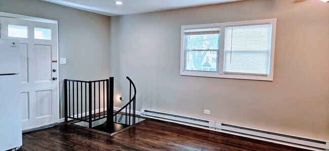 Building Photo - 44 Kenyon Ave