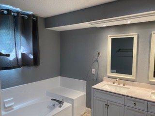 Building Photo - Large Fenced Yard!  Rainbow Woods Home For Rent