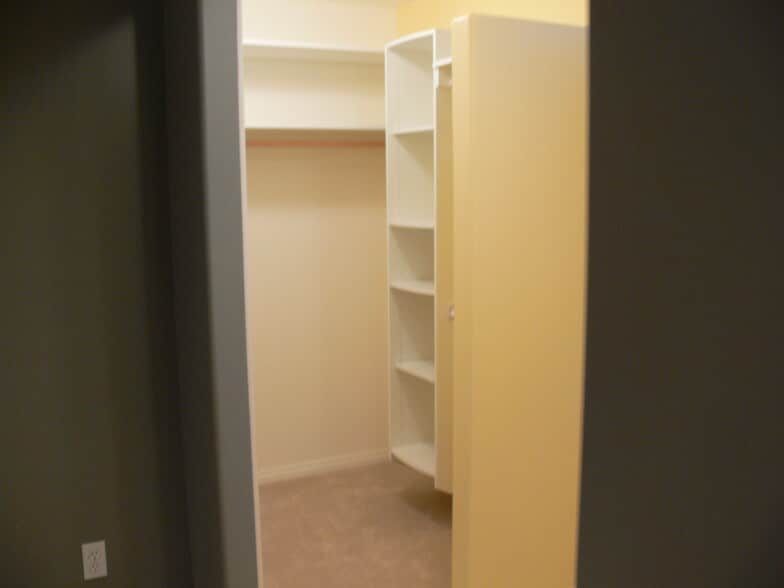 Building Photo - 936 Meadowbrook Dr