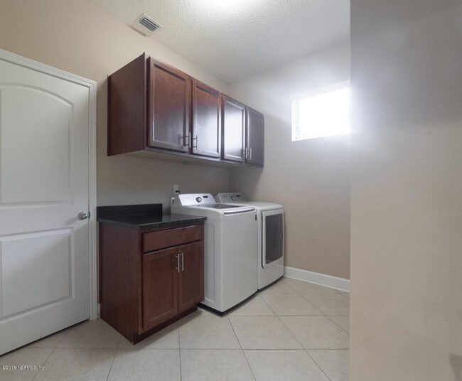 Building Photo - 732 Castledale Ct