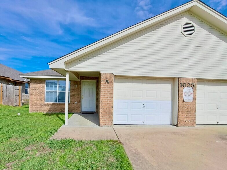 Elevation - 1625 Yuma Trl
