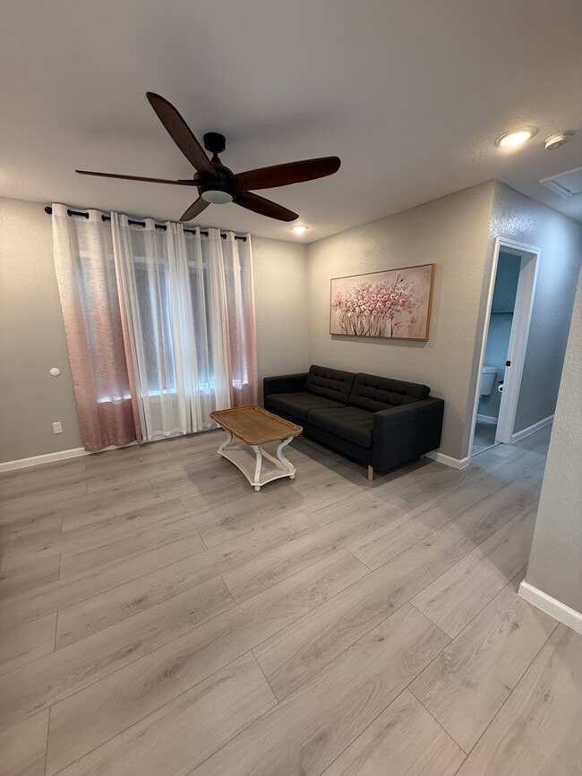 Building Photo - 2819 S Pine St