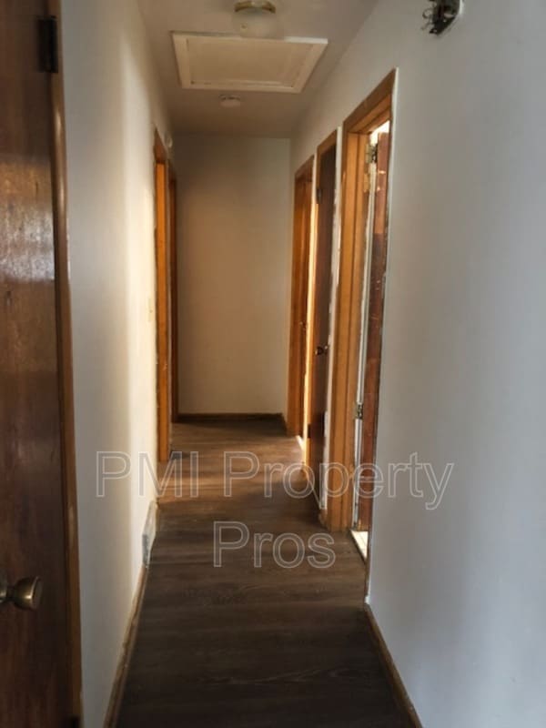 Building Photo - 4633 W Villard Ave