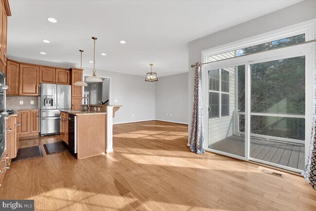 Building Photo - 41625 Broxbourne Terrace