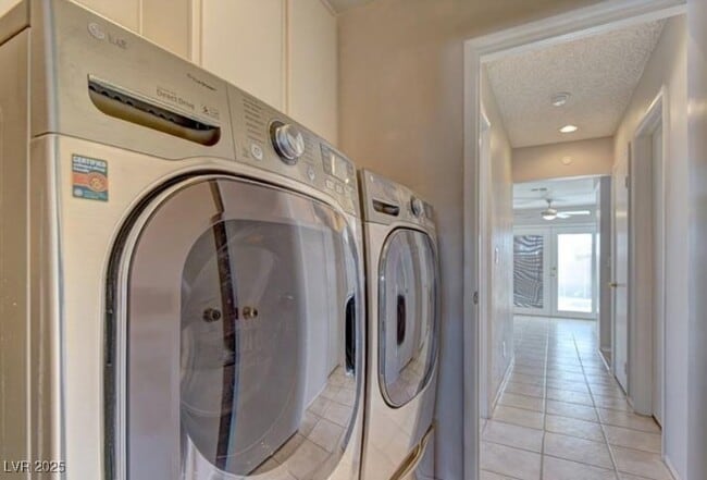 Building Photo - 885 Veranda View Ave