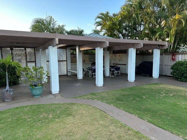 Building Photo - Updated Ground-Floor 1BR Condo in Palm Villas II