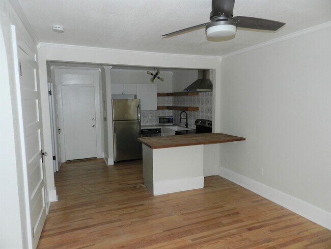 Building Photo - 360 13th Ave NE