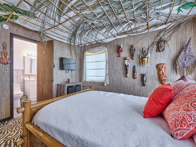 Building Photo - 2810 NE 48th Ct