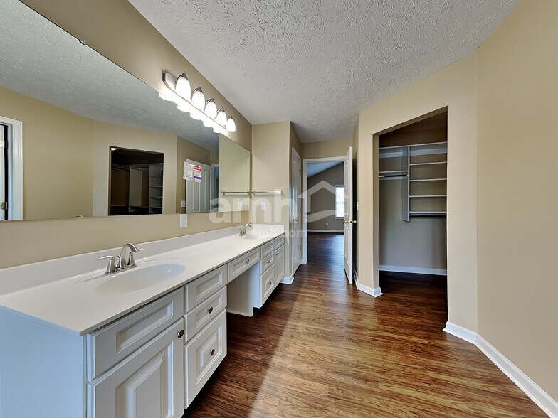 Building Photo - 3810 Brasseur Ln