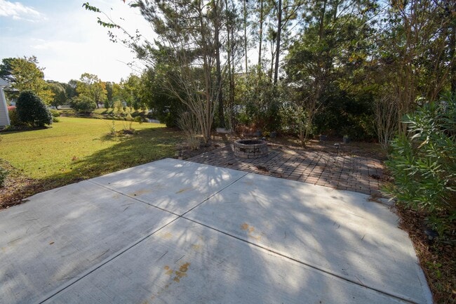 Building Photo - 729 Churchill Downs Dr