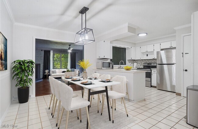 Building Photo - 321 Meadowbrook Ave