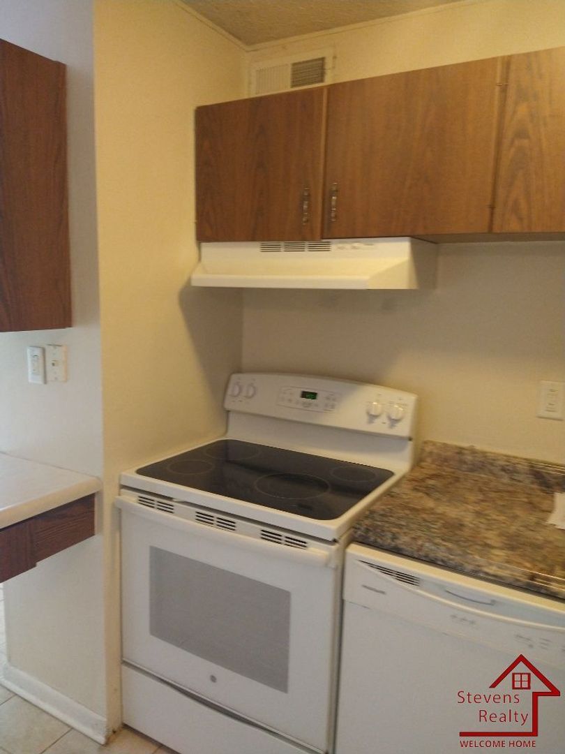 Building Photo - 915 S Seminole Dr