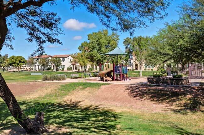 Building Photo - 3 bed/2.5 bath Condo in Gilbert’s Lofts in...