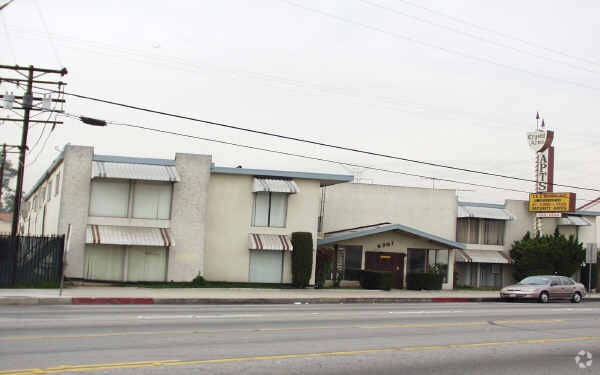 Crystal Arms - 9301 Atlantic Ave