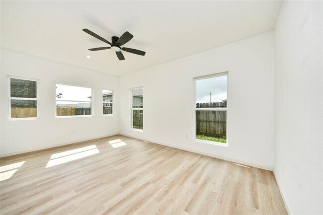 Building Photo - 600 Rd 5105
