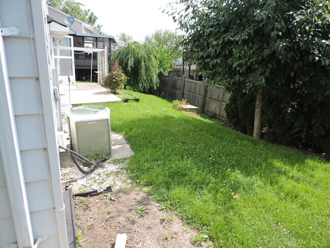 Building Photo - 407 Beechwood Dr