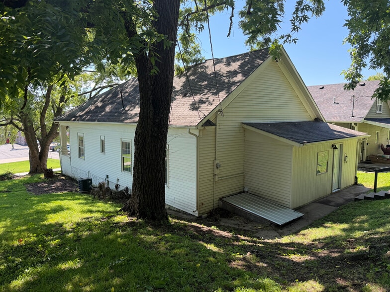 back view - 210 S Jefferson St
