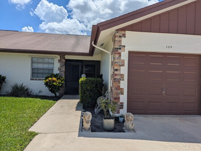Building Photo - 104 Moccasin Trail S