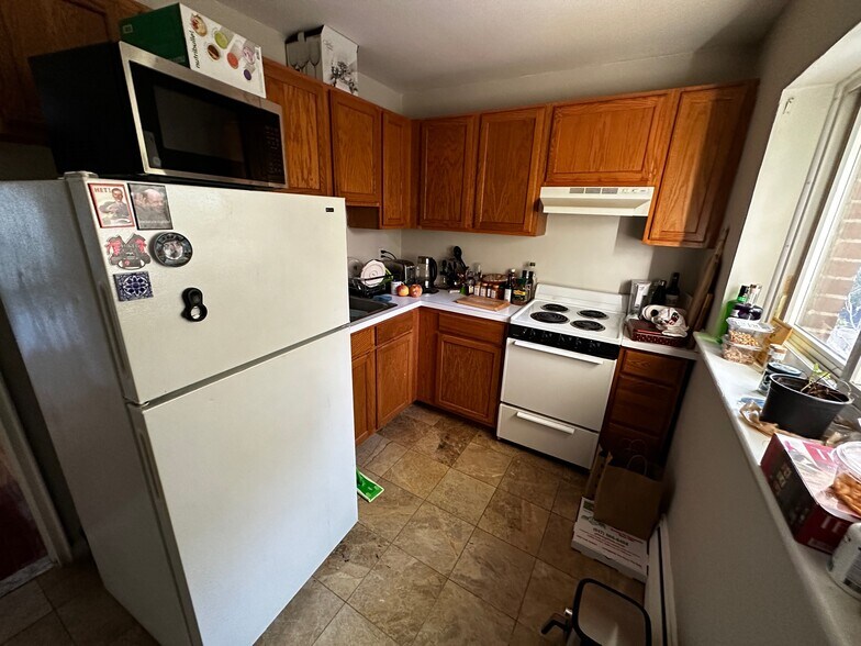 Building Photo - 349A Pleasant St