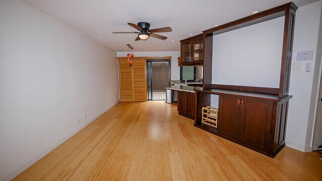 Building Photo - Stylish Sea Colony 3-Level Townhome!