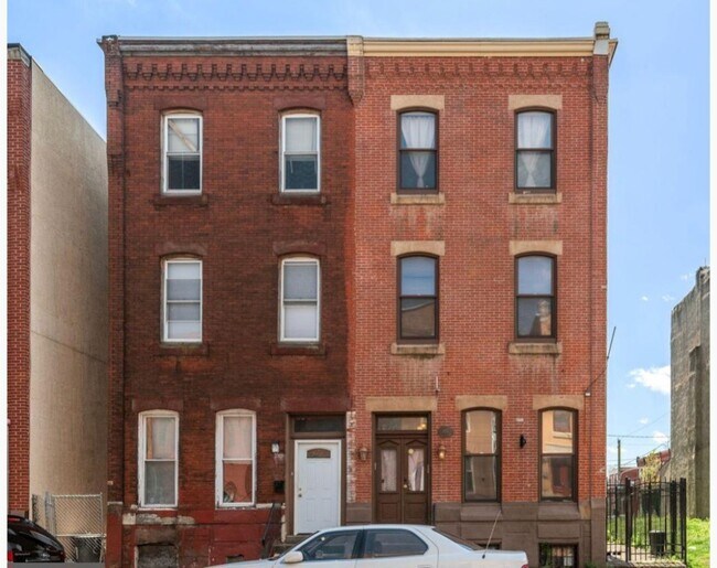 Building Photo - 1834 W Diamond St