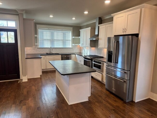 Building Photo - Beautiful custom home in East Nashville!