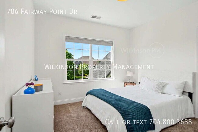 Building Photo - 786 Fairway Point Dr