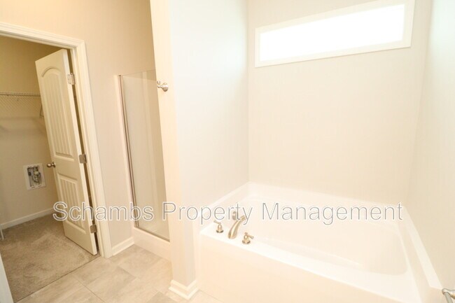 Building Photo - 84 Fairview St