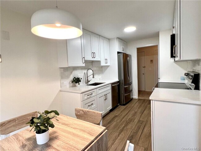 Building Photo - 1604 Holly Stream Ct