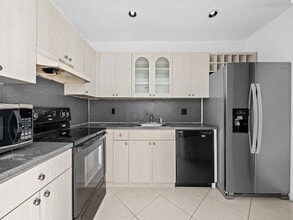 Building Photo - 1 Jacaranda Country Club Dr