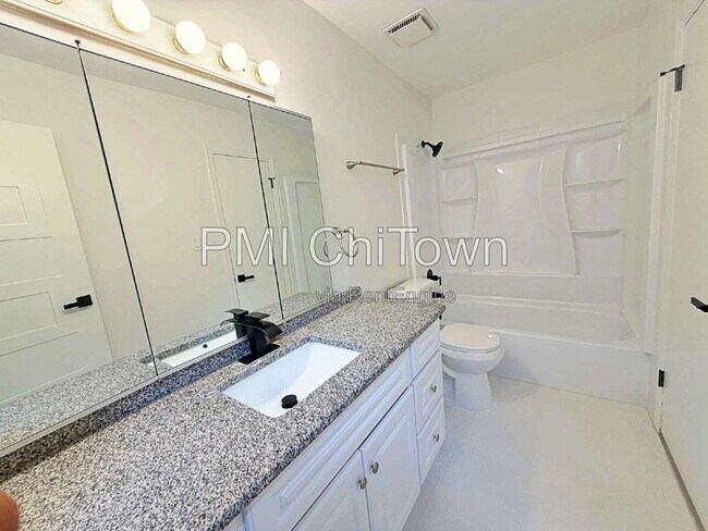 Building Photo - 440 Lear Ct