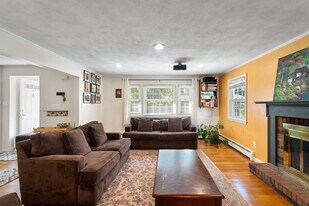 Building Photo - 203 Linwood St