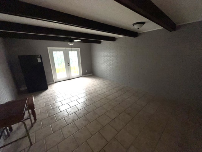Building Photo - Newly renovated! 2 bedroom 1 bath townhous...