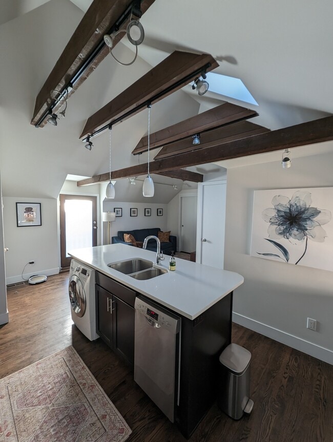 Building Photo - 1044 N Pennsylvania St