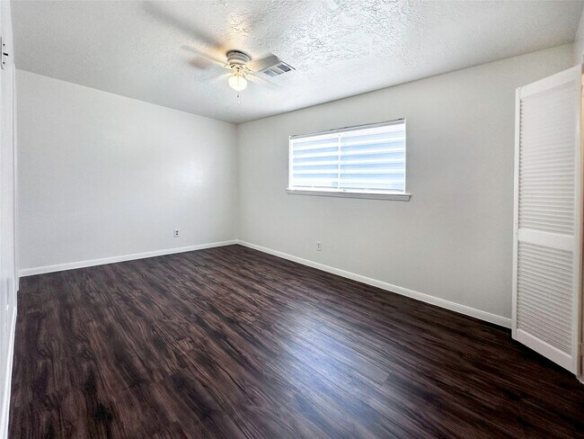 Building Photo - 9270 Theysen Dr