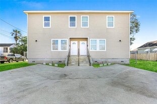 Building Photo - 3925 Clematis St