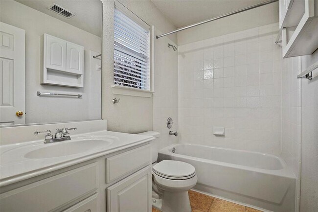 Building Photo - 7907 Rosebriar Ln