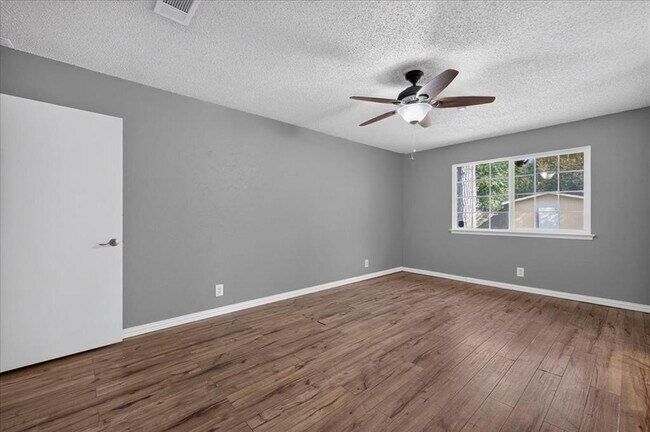 Building Photo - 10215 Missel Thrush Dr
