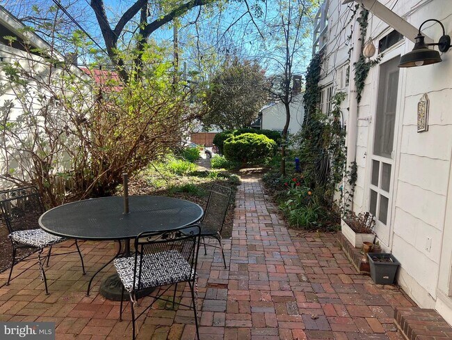 Building Photo - 185 Prince George St