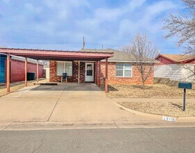 Building Photo - 3 bed 2 bath 5 min. from Texas Tech University