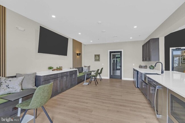 Building Photo - 219 Snow Ln